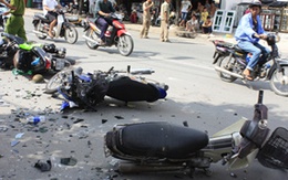3 xe máy đâm nhau, 1 người chết, 4 người trọng thương