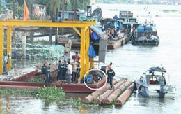 Hít keo chó, bé gái ngã xuống sông tử vong