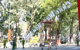 TPHCM: Rơi vòm cổng "Chào mừng năm mới"