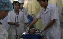 Xe khách lao xuống vực 80m, 14 người bị thương