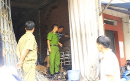 Giải cứu 5 người trong căn nhà hai tầng đỏ lửa