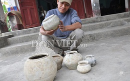 Cuốc đất phát biện bình gốm cổ quý?