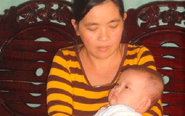 Cả nhà bồng bế nhau "chạy loạn" vì con 3 tháng tuổi đã biết nói 