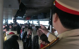 Xe Tết: Một xe khách chở quá 20 người bị bắt