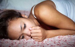 Đổ xô mua mì gói, đèn cầy vì sợ tận thế 