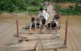 Qua những chiếc cầu treo "rợn người" hơn cả Chu Va 6