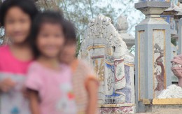 Hãi hùng trẻ sống giữa "thành phố ma"