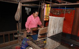 Giữ sắc màu thổ cẩm người Thái ở nơi thâm sơn cùng cốc