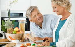 Nguyên nhân khiến người cao tuổi ăn không ngon