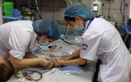 Chuyện cảm động về bác sĩ trong cuộc chiến chống sởi