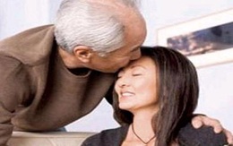 "Chuyện ấy" khổ vì chồng già