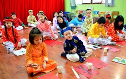 Ngộ nghĩnh cậu bé người Úc viết thư pháp Việt