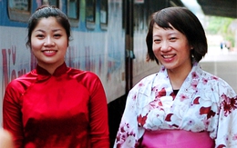 Xem áo dài và Kimono “đọ” giữa sân ga Hà Nội