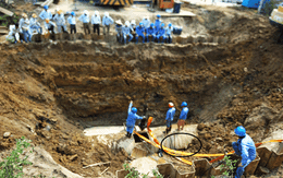 Hà Nội mất nước sạch: Dân khổ, Giám đốc nước sạch cũng kêu khổ