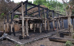 Khổ chủ ngôi  nhà Lang trăm tuổi bị đốt cháy ở Hòa Bình gửi thư kêu cứu