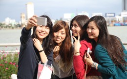 Bốn cô gái Nhật Bản thích mê đường hoa dọc sông Hàn