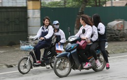 Những hình ảnh học sinh vô tư vi phạm luật giao thông khiến phụ huynh thót tim