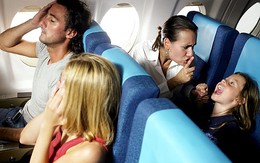 Hành khách coi máy bay như salon nhà mình, muốn làm gì thì làm