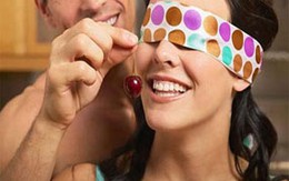 Bịt mắt để "yêu" "đỉnh" hơn