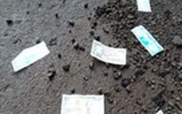 Xử nghiêm vụ rải tiền thật khi đưa tang