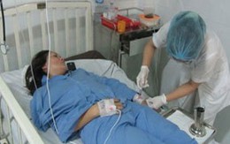 Cô giáo tự tử trước mặt lãnh đạo 