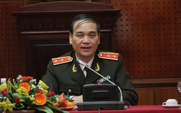 Tướng Nhanh nghe trăm cuộc điện thoại mỗi ngày