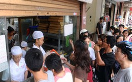 Xếp hàng mua bánh trung thu như thời bao cấp