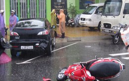 Chở cháu đi học, bà bị xế hộp tông chết