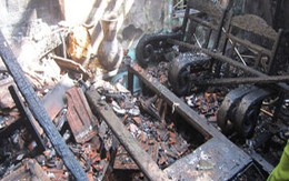 Lửa thiêu rụi phòng khách