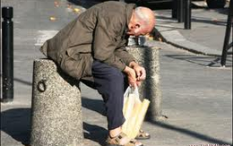 Tin thầy bói, con đẻ "khai tử" bố đang sống để... hưởng lộc 