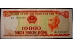Tiền giấy 10.000 đồng được bán gấp 2,5 lần mệnh giá