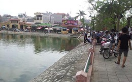 Cô gái khỏa thân nhảy hồ tự tử