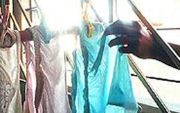Vũ nữ trộm đồ của khách rồi giấu vào âm đạo