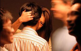 Không muốn sinh thêm con vì sợ chồng lại ngoại tình
