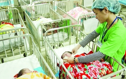 Biết bất lợi cho sức khỏe: Nhiều người vẫn chọn giờ đẹp sinh con