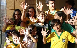 Gia đình Brazil kỳ dị đều có 6 ngón tay và 6 ngón chân
