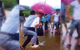 Sợ ướt giày, quan to để nhân viên cõng vượt qua đoạn đường ngập