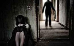 Bé 13 tuổi bị chị gái ép bán dâm 4 năm liền