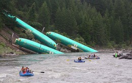 3 thân máy Boeing 737 “phơi mình” bên sông