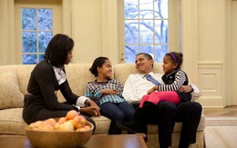 Tổng thống Mỹ Barack Obama cấm hai con gái dùng facebook, phải trông trẻ thuê để tự kiếm tiền