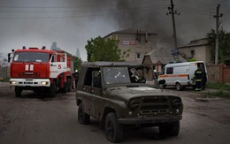 Căng thẳng tại Ukraina nã pháo nhằm vào xe buýt, 6 người thương vong