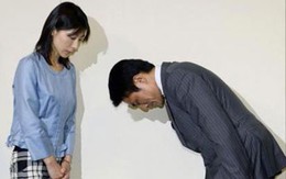 Vì lỡ lời giục nhân viên nữ lấy chồng mà cả sếp lẫn Thủ tướng Nhật Bản đều phải cúi đầu xin lỗi