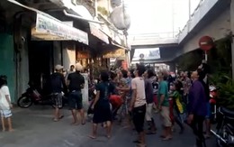 Thi nhau cướp đồ cúng cô hồn trên phố Sài Gòn