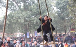 Choáng với những cụ bà gần 80 tuổi chơi đu tiên tại Hội Lim