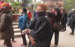 Cận cảnh người buôn tiền lẻ  “ngụy trang” ở hội Lim