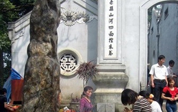 Thăng trầm cột đá thề đền Hùng