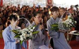 Nhân lễ cầu siêu cho ca sỹ Phi Nhung: Cầu siêu ở đâu sẽ tốt nhất cho người thân đã mất?