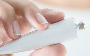 Vì sao bỏng rát nơi bôi thuốc?