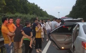 Lượng phương tiện lưu thông tăng đột biến ngày đầu nghỉ lễ, 13 người chết vì TNGT