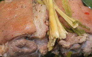 Thịt lợn kho, luộc hay nướng đều nhàm quá rồi, làm kiểu này không tốn 1 giọt nước, mềm ngon, thơm phức lại đơn giản vô cùng